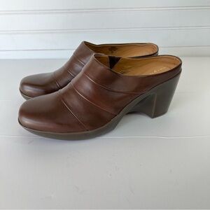 Easy Spirit Women’s  9.5 M Leather Clogs Slip On Mules Brown Heels New